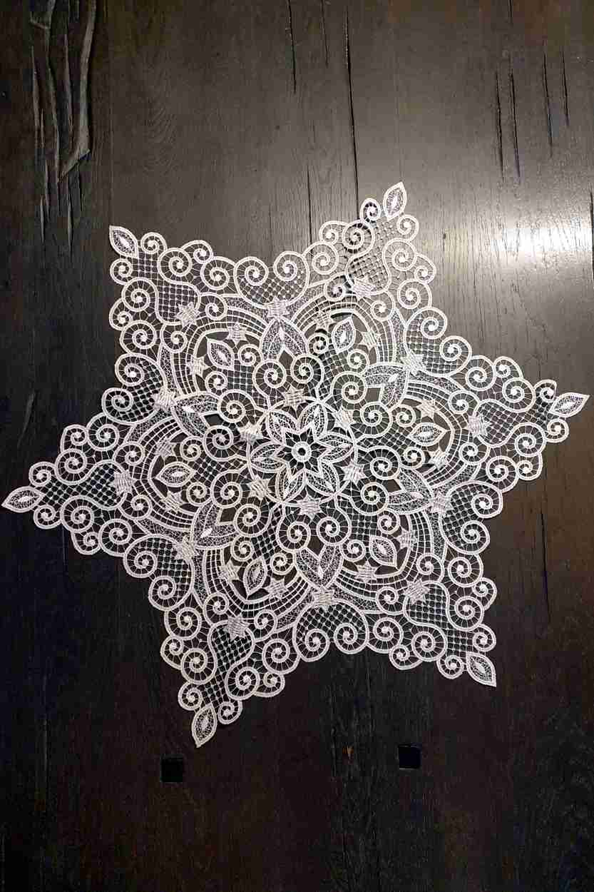 Artikel Bild: Deckchen 60 cm - Sternenform - Plauener Spitze