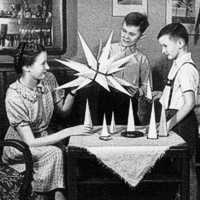 Artikel-Bild-MONTAGE eines Herrnhuter Stern in 68 cm inkl. Aufbewahrungskarton